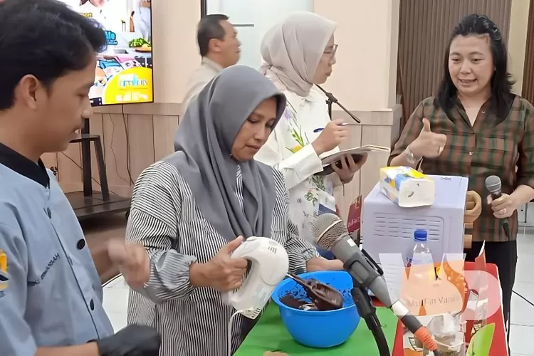  PT Anandita Kirana Rasa saat adakan program pelatihan cooking class untuk memberdayakan Perempuan Kepala Keluarga Kota Cimahi. (Dok. Istimewa)   