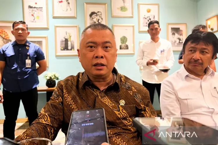 Menteri Perhubungan (Menhub) Dudy Purwagandhi menjawab pertanyaan awak media di Jakarta, Kamis (26/5/2025).  (ANTARA/Harianto)