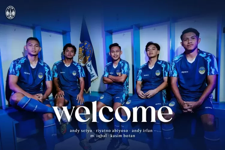 Arsip. PSIM Jogjaresmi memperkenalkan lima pemain lokal baru untuk Liga 1 musim 2025/2026 pada Sabtu (28/6/2025). Kelima pemain itu adalah Andy Setyo, Riyatno Abiyoso, Andy Irfan, M. Iqbal, dan Kasim Botan (dari kiri ke kanan).  (ANTARA/HO-PSIM)