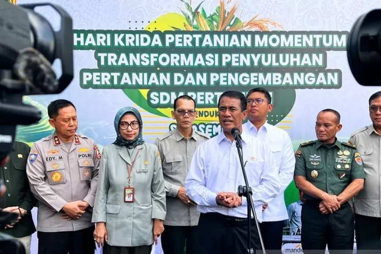Menteri Pertanian (Mentan) Andi Amran Sulaiman memberi keterangan kepada awak media di sela Hari Krida Pertanian, di Jakarta, Senin (30/6/2025).  (ANTARA/Harianto)