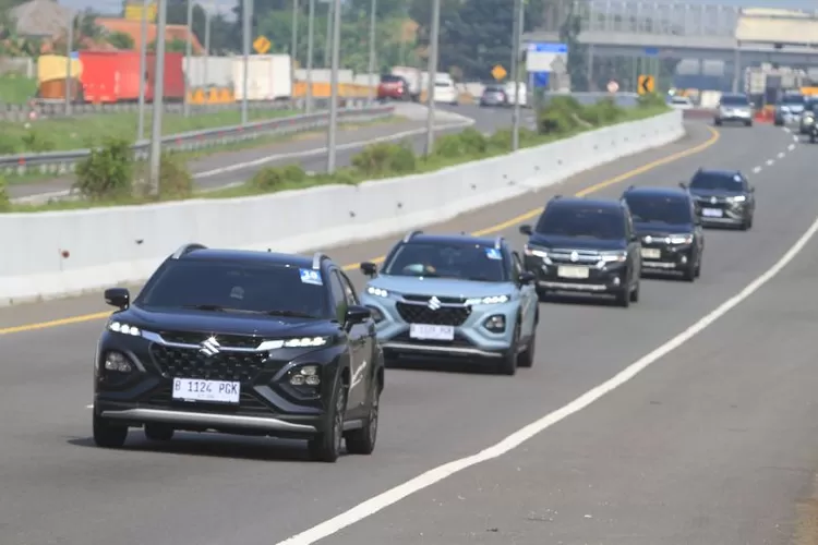 Suzuki Fronx yang sedang diuji coba di kawasan Bandung, Jawa Barat.  (ANTARA/HO-Suzuki Indonesia)