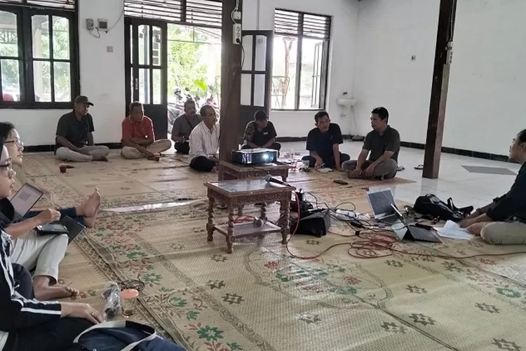 Rangkaian kegiatan pendampingan terkait pengelolaan sampah oleh Tim PkM UMBY sinergi dengan dosen dari UMMY  (Dok.UMBY)