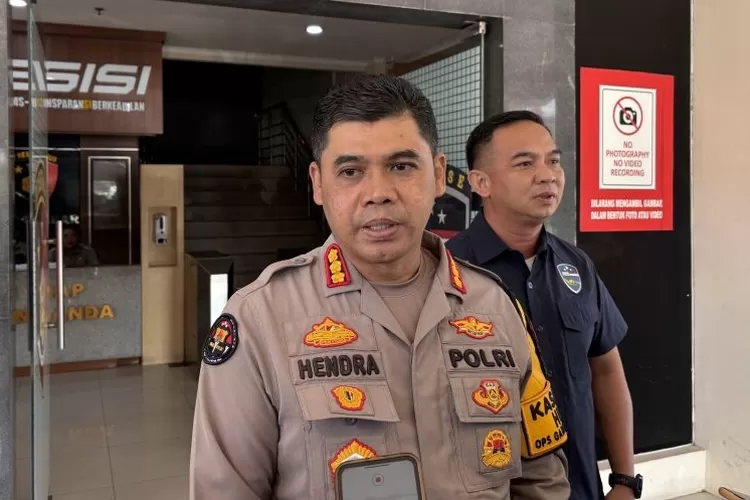Kabid Humas Polda Jabar Kombes Polisi Hendra Rochmawan saat memberikan keterangan di Mapolda Jabar, Kota Bandung, Jawa Barat, Kamis (10/7/2025). ( ANTARA/Rubby Jovan )