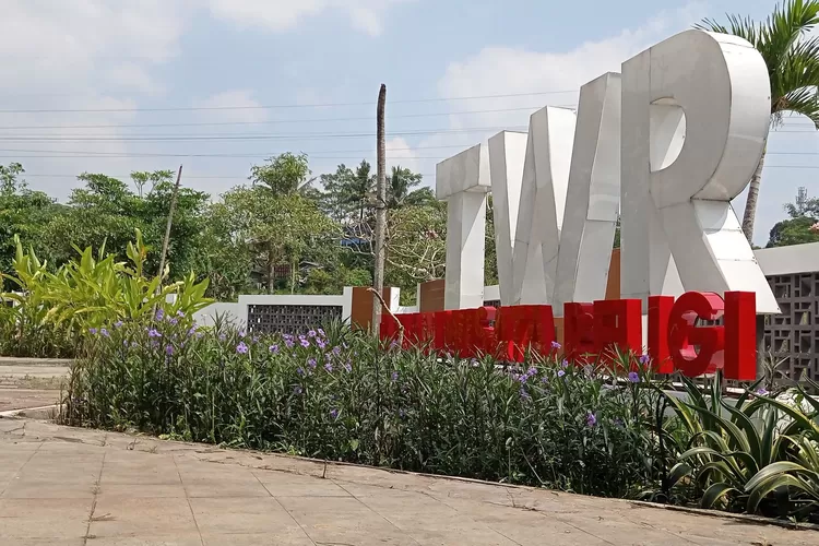 Lokasi TWR Salatiga depan dan samping gerbang yang sudah dibersihkan.  (Foto: Dok. Paguyuban TWR Perum Domas)
