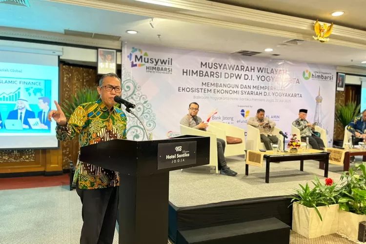Ketua Umum MES DIY, Prof. Dr. H. Edy Suandi Hamid, M.Ec., menjadi narasumber dalam forum Muswil HIMBARSI DPW DIY di Yogyakarta, Selasa (22/7/2025).  (Foto: Dok. Istimewa)