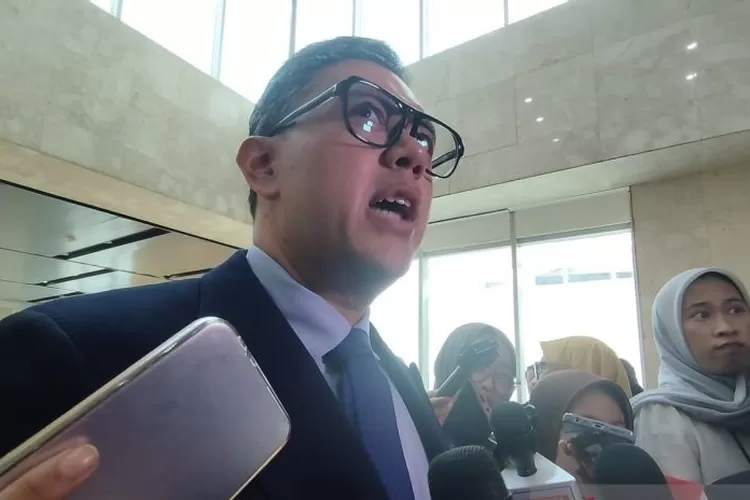 Wakil Ketua Komisi I DPR RI Dave Laksono di Kompleks Parlemen, Senayan, Jakarta, Kamis (24/7/2025).  (ANTARA/Bagus Ahmad Rizaldi)