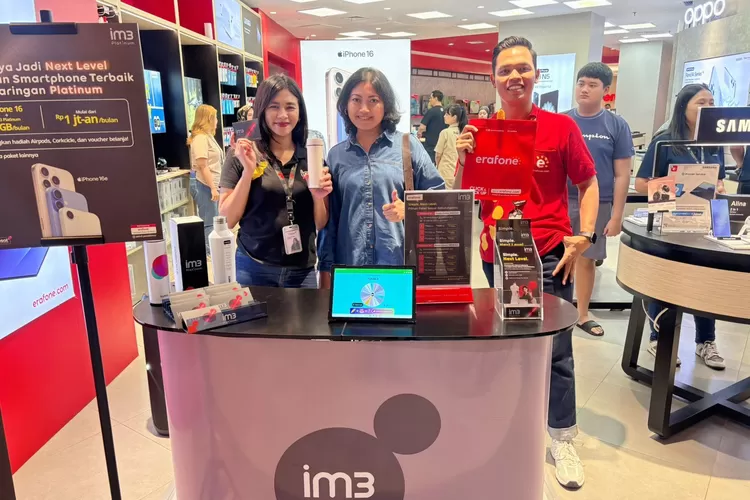 IM3 Platinum dan Erajaya Group menyapa pelanggan secara langsung lewat rangkaian Platinum Week with iPhone 16: Next Level, Unlocked yang digelar di Erafone Plaza Ambarrukmo Yogyakarta, Erafone Tunjungan Plaza 6 Surabaya, dan Apollo Pakuwon Trade Center Surabaya.  (Foto: Dok. Istimewa)