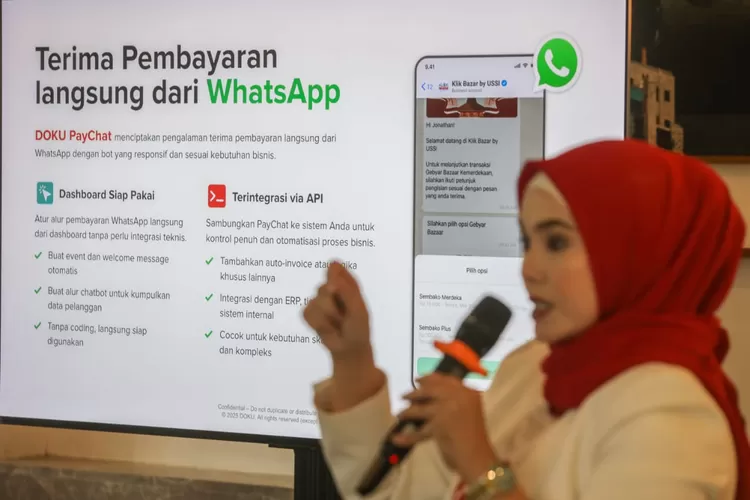 Vice President of Biller as a Service DOKU, Rachma Kandini memaparkan produk DOKU PayChat yang dirancang untuk menjawab tantangan berbagai skala bisnis, seperti checkout yang ditinggalkan, penagihan manual hingga pencatatan transaksi yang terpisah-pisah.  (Foto: Dok. Istimewa)