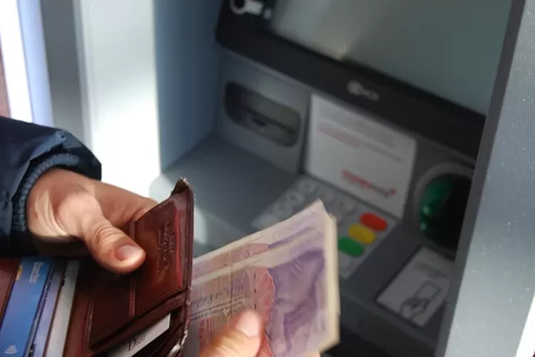 Foto Ilustrasi - PPATK melaporkan penurunan drastis transaksi judi online hingga lebih dari 70 persen pada periode April-Juni 2025.  (Unsplash/Nick Pampoukidis)