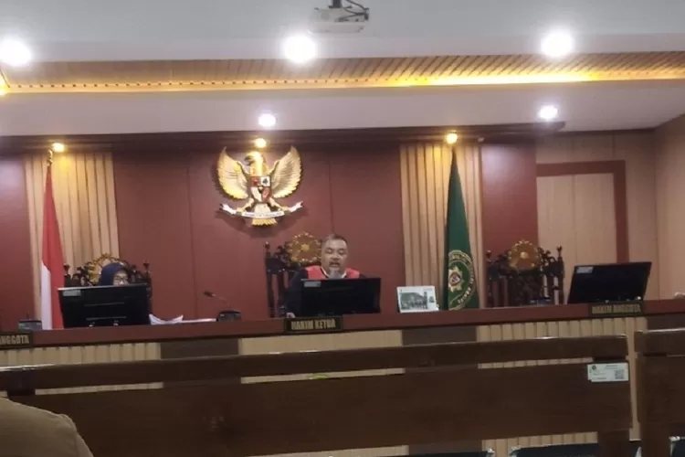 Hakim tunggal, Gatot Raharjo SH MH saat membacakan amar putusan praperadilan di PN Bantul (Foto: Yusron Mustaqim )