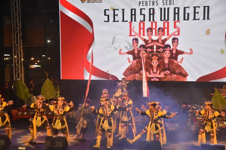 Pentas Selasa Wagen yang digelar di Amfiteater Teras Malioboro I  (Dok. Disbud DIY)