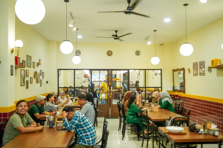 Pengunjung memadati Restoran Tojoyo Malioboro usai dilakukan soft opening pada Rabu, 6 Agustus 2025.  (Foto: Dok. Istimewa)