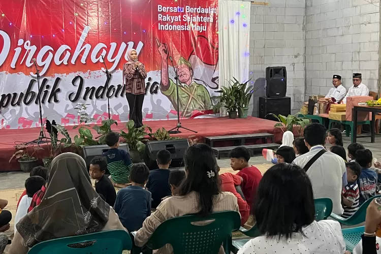 Anggota DPRD Sleman, Chisya Ayu Puspitaweni saat menghadiri malam tirakatan peringatan HUT ke-80 Kemerdekaan Republik Indonesia di wilayah Kapanewon Depok, Sleman, Sabtu (16/8/2025) malam.  (Foto: Dok. Istimewa)