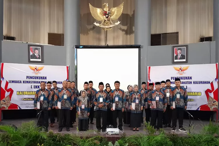 Pengukuhan pengurus Lembaga Kemasyarakatan Kalurahan (LKK) Sariharjo, Ngaglik, Sleman periode 2025-2030 di Auditorium Monumen Jogja Kembali, Selasa (26/8/2025) malam.  (Foto: Sutriono)