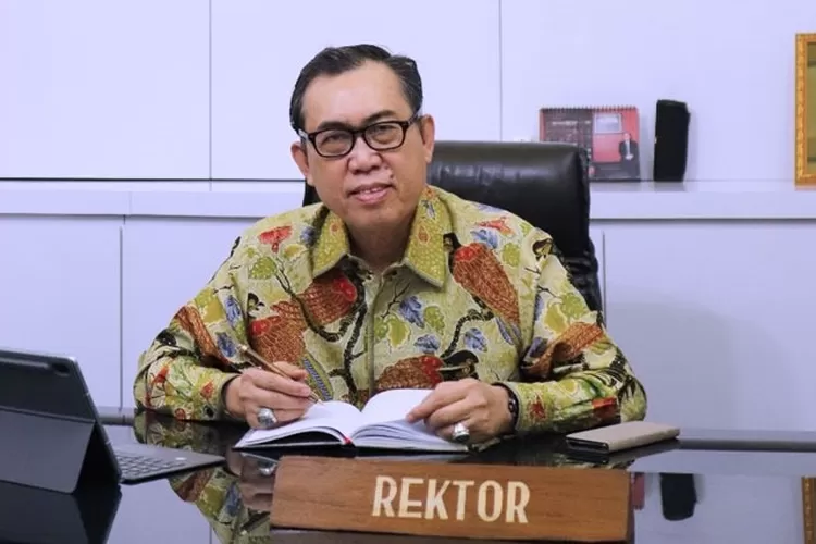 Rektor Universitas Widya Mataram (UWM), Prof. Dr. Edy Suandi Hamid, M.Ec.  (Foto: Dok. Istimewa)