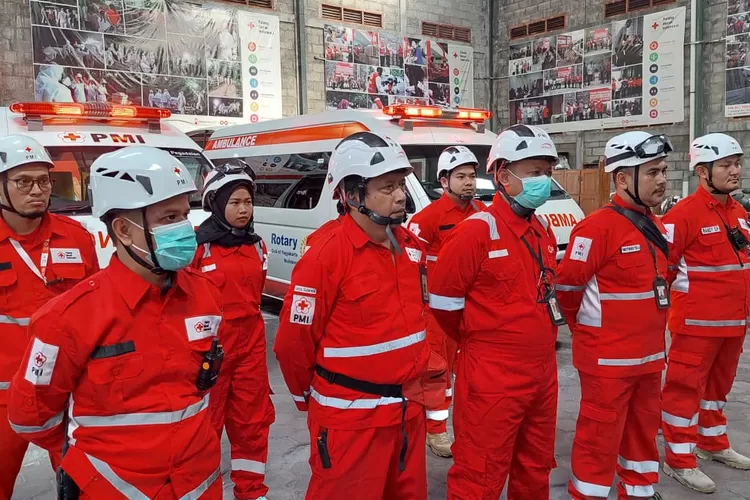 PMI menyiagakan 70 personel dan 14 ambulans dalam kesiapsiagaan pelayanan pertolongan pertama dan ambulans pada Aksi 1 September 2025 di Yogyakarta.   (Foto: Dok. Humas PMI DIY)