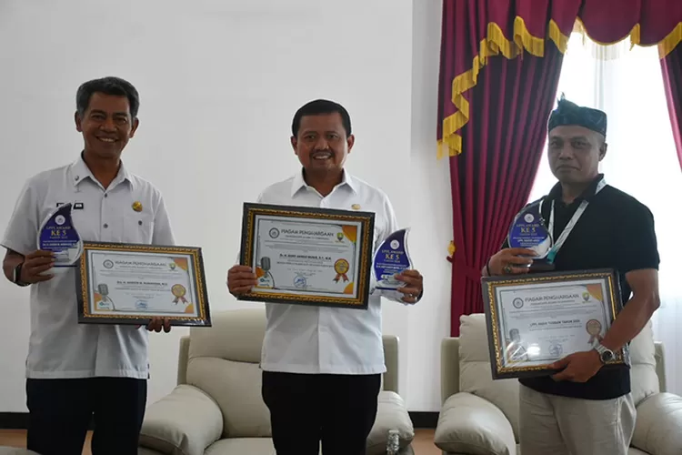 Radio eRKS Sumedang meraih penghargaan nasional.  (Dok Radio eRKS)