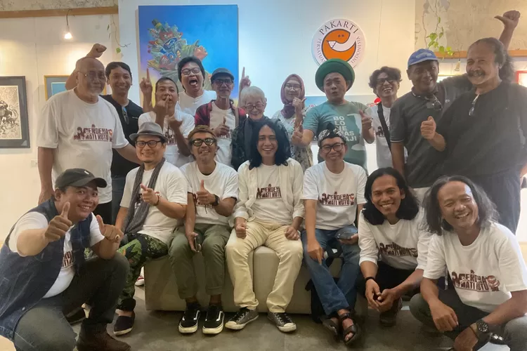 Sejumlah kartunis dari berbagai daerah berkumpul di Semarang dalam pameran kartun Merdeka atau Mati Kutu beberapa waktu lalu.  (Foto: Dok. Istimewa)