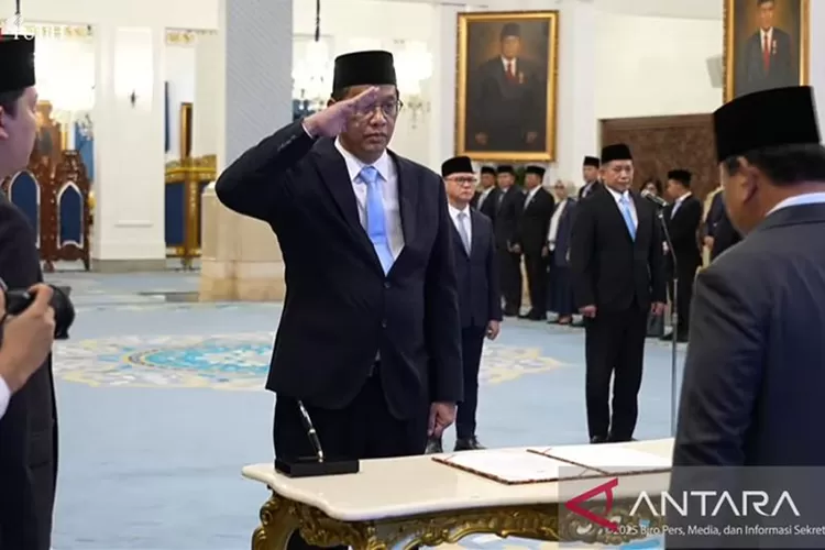Presiden RI Prabowo Subianto melantik Purbaya Yudhi Sadewa sebagai Menteri Keuangan di Istana Negara, Jakarta, Senin (8/9/2025).  (ANTARA/Mentari Dwi Gayati)