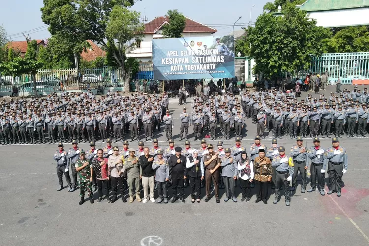 Ilustrasi - Satlinmas Kota Yogyakarta menggelar Apel Kesiapan di Stadion Mandala Krida. (Foto: Dok. Pemkot Yogyakarta)