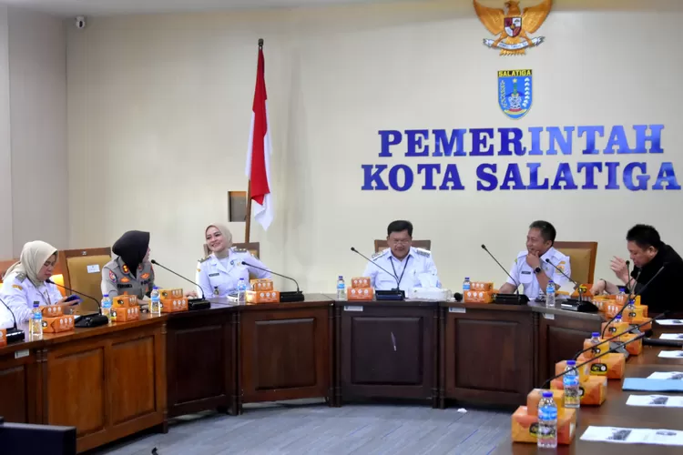 Rakor Forkopimda terkait pantauan perkembangan situasi dan kondusivitas Kota Salatiga yang dihadiri Kepala Biro Pemerintahan, Otonomi Daerah, dan Kerja Sama Provinsi Jawa Tengah.  (Foto: Dokpim Salatiga)