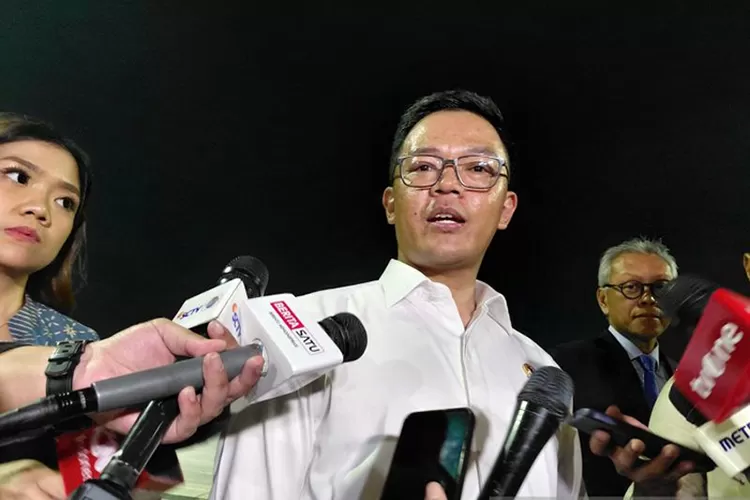 Menteri Luar Negeri RI Sugiono memberikan keterangan kepada media di Lanud Halim Perdanakusuma, Jakarta, Jumat (19/9/2025).  (ANTARA/Andi Firdaus)