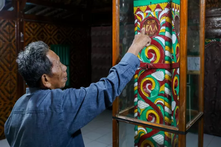 Tertulis di prasasti di tiang Masjid Masjid Saka Tunggal Baitussalam tahun 1294 Masehi. (Jatengprov.go.id)