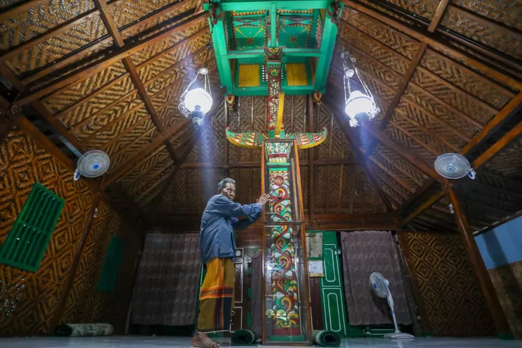 Tiang tunggal yang menyangga Masjid Saka Tunggal Cikakak. (Jatengprov.go.id)