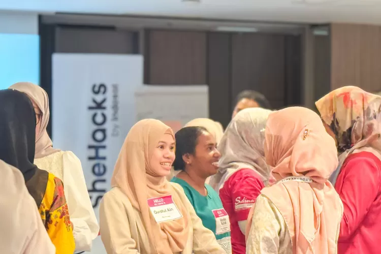 Indosat melalui SheHacks, gerakan pemberdayaan perempuan berbasis inovasi teknologi, memperkenalkan inisiatif baru bertajuk Pandu Perempuan Daerah (PaPeDa).  (Foto: Dok. Istimewa)