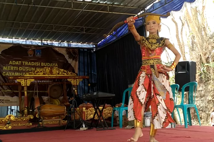 Petas seni tarian tradisional memeriahkan kenduri ageng merti dusun Padukuhan Gayam, Kalurahan Gayamharjo, Kapanewon Prambanan, Kabupaten Sleman, Yogyakarta, Minggu (5/10/2025).  (Foto: Koko Triarko)