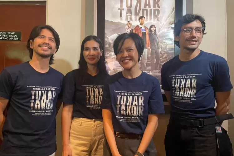 Sutradara dan pemeran film Tukar Takdir usai menyapa penonton di Empire XXI (Foto: Wahyu Turi K)
