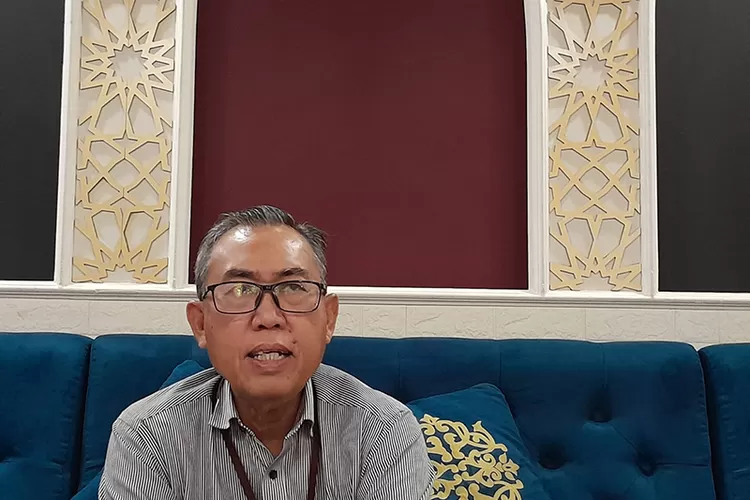 Rektor UWM, Prof. Dr. Edy Suandi Hamid, M.Ec.saat menyampaikan peluncuran Program Magister Manajemen kepada media di Yogyakarta, Kamis (9/10/2025). Program Magister Manajemen UWM dirancang dengan dua kekhususan unggulan, yaitu Manajemen Bisnis Pariwisata dan Manajemen Keuangan.  (Foto: Sutriono)