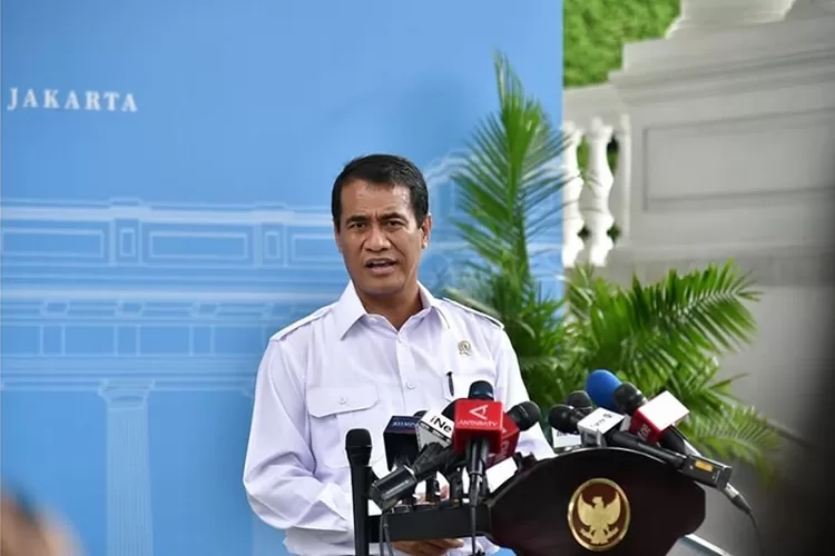 Mentan Andi Amran tanggapi laporan Bapanas soal beras turun mutu atau rusak. ( Instagram/a.amran_sulaiman)