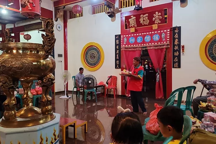 Kegiatan di klenteng Tjong Hok Bio Juwana.  (Alwi Alaydrus)