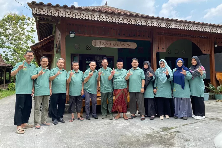 Jajaran pengurus, pembina, dan pengawas Elsalima Foundation (Dok. El-Salima)