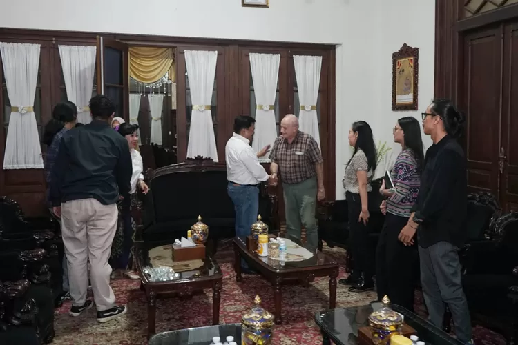 Profesor Arkeologi Prancis diterima Walikota Salatiga.  (Foto: Dokpim Salatiga)