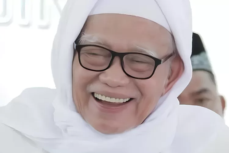 Mengintip biografi KH. Anwar Manshur yang menjadi ulama sekaligus pengasuh Pondok Pesantren Lirboyo, Kota Kediri, Jawa Timur.  (lp2m.uit-lirboyo.ac.id)