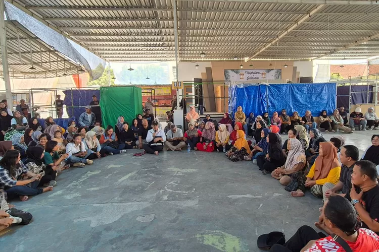 Wali Kota Yogyakarta Hasto Wardoyo meninjau PKL eks Abu Bakar Ali yang kini menempati area bekas Menara Kopi. (Foto: Dok. Pemkot Yogyakarta)