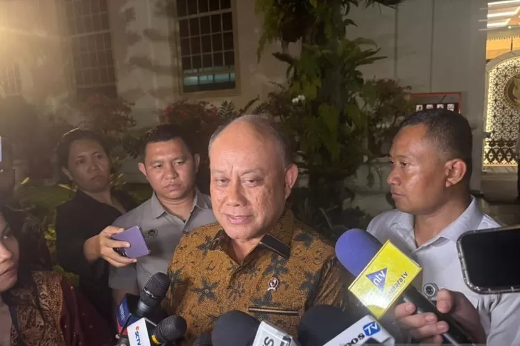 Kepala Badan Gizi Nasional (BGN) Dadan Hindayana saat ditemui usai menghadiri Sidang Kabinet Paripurna di Istana Kepresidenan Jakarta, Senin (20/10/2025).  (ANTARA/Mentari Dwi Gayati)