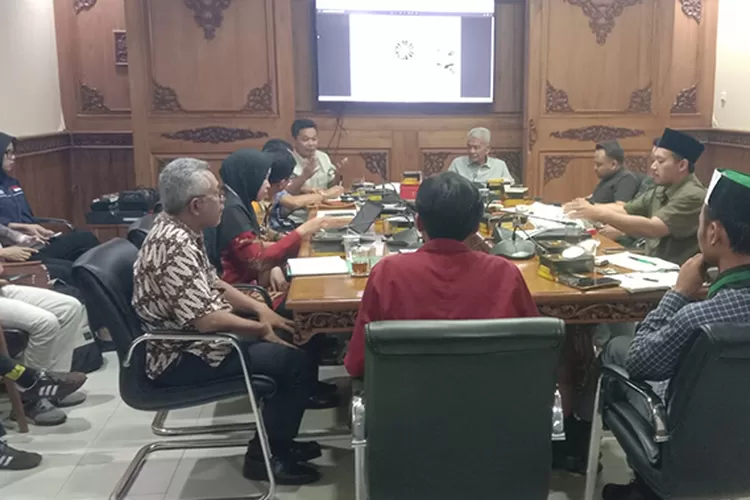 Pertemuan Pansus Proyek TWRS Salatiga dan Bappeda di Kantor DPRD Salatiga.  ( Edy Susanto HM)
