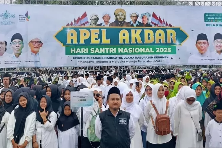 Suasana Apel Akbar Hari Santri Nasional 2025 yang digelar PCNU Kebumen di Kebumen, Jawa Tengah, Rabu (22/10/2025).  (ANTARA/HO-Humas PCNU Kebumen)