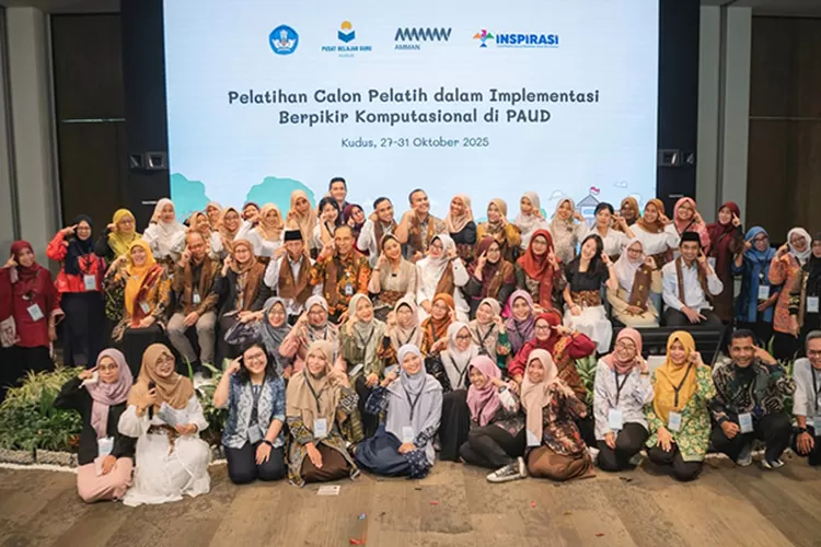 Sesi ice-breaking peserta dalam kegiatan Pelatihan Calon Pelatih dalam Implementasi Berpikir Komputasional PAUD&rdquo; di Wisma Ploso, Kudus pada Senin (27/10/2025). ( Dok )