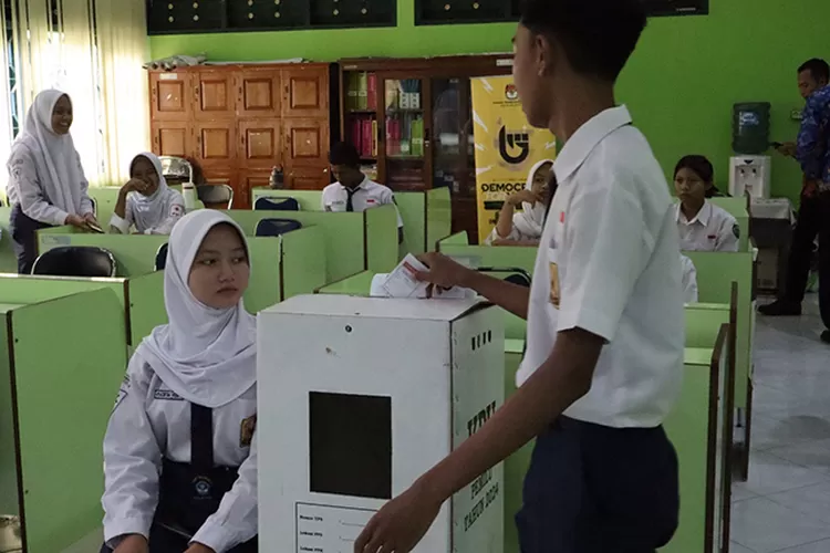 Simulasi pemilihan pengurus OSIS di SMP 1 Salatiga.  (Dok)