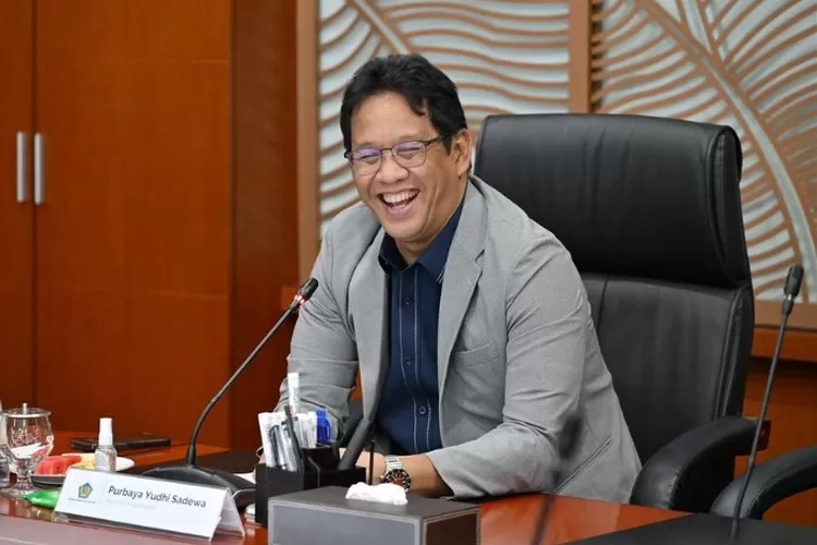 Menyoroti kontroversi proyek Whoosh era Presiden Jokowi hingga kebijakan anggaran era Menkeu Sri Mulyani.  (Instagram.com/@menkeuri)