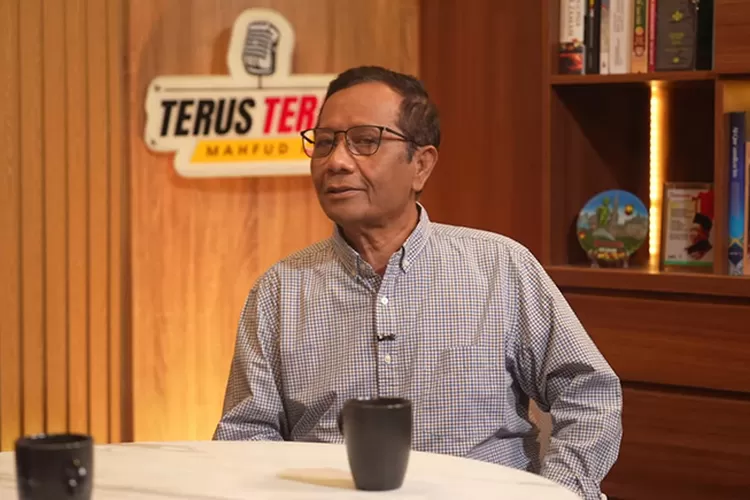 Mahfud MD kritik Kejaksaan Agung yang belum juga menangkak Silfester Matutina dalam kasus pencemaran nama baik.  (YouTube/Mahfud MD Official)