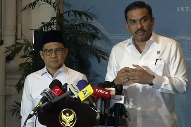 Menteri UMKM Maman Abdurrahman (kanan) menyampaikan arahan Presiden Prabowo agar UMKM mulai beralih ke produk lokal.  (YouTube/Kemenko Pemberdayaan Masyarakat)