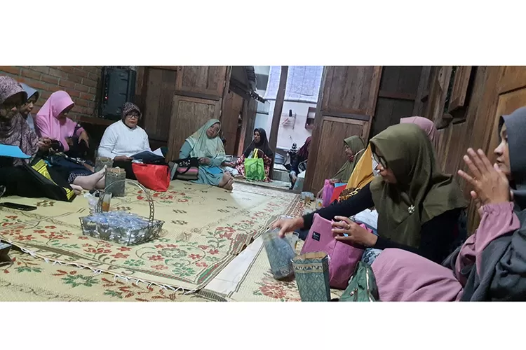 Jamaah NgaSSo (Ngaji Sabtu Sore) di Alamo Homestay Nitiprayan, Kasihan, Bantul, Sabtu (8/11/2025).  (Foto: Dok. Istimewa)