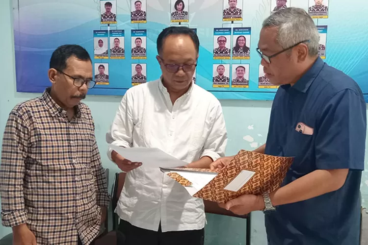 Penyerahan dokumen calon Ketua PWI DIY. (Dok PWI DIY)