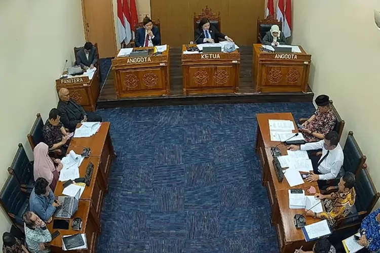 Tangkapan layar situasi sidang sengketa informasi terkait ijazah Jokowi di Komisi Informasi Pusat. ( YouTube/Komisi Pusat Informasi)