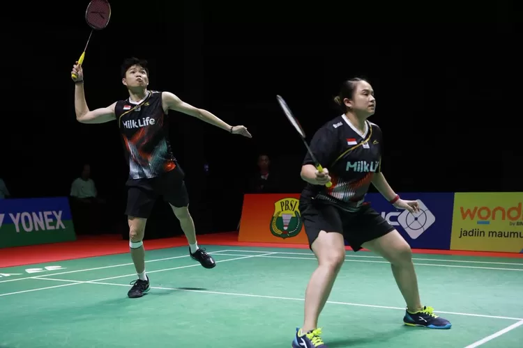Ganda campuran Indonesia Bobby Setiabudi dan Melati Daeva Oktavianti menjadi juara wondr by BNI Indonesia International Challenge 2025 usai mengalahkan rekan senegara Renaldi Samosir dan Masita Mahmudin 17-21, 21-11, 21-16 di GOR Amongrogo Yogyakarta, Minggu (16/11).  (Foto: Dok. PBSI)
